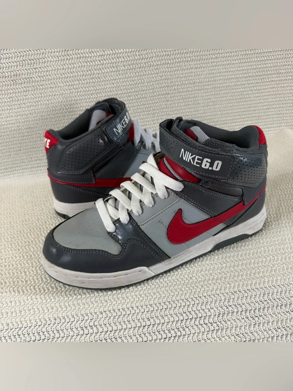 Nike 6.0 Mogan Mid 2 Kids Size 6Y Gray Red High Top Skate Shoes 407716-060